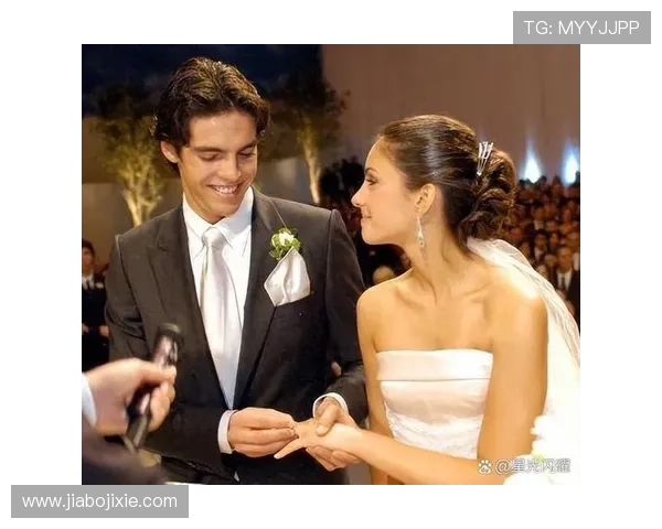 足球场上送球星礼物传递祝福与情谊让比赛更加温馨和感人